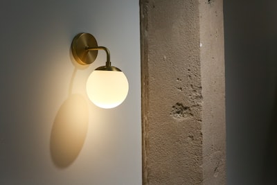 Les meilleures lampes sur pieds industriels qui ajoutent du style à n’importe quelle pièce
