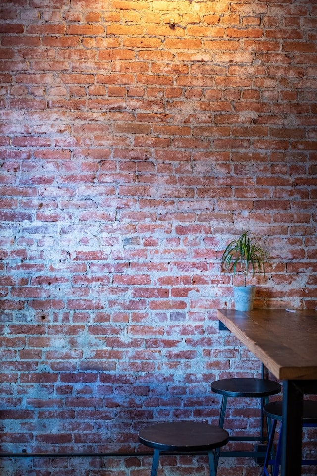 Comment procéder à l’isolation d’un mur intérieur en briques ?